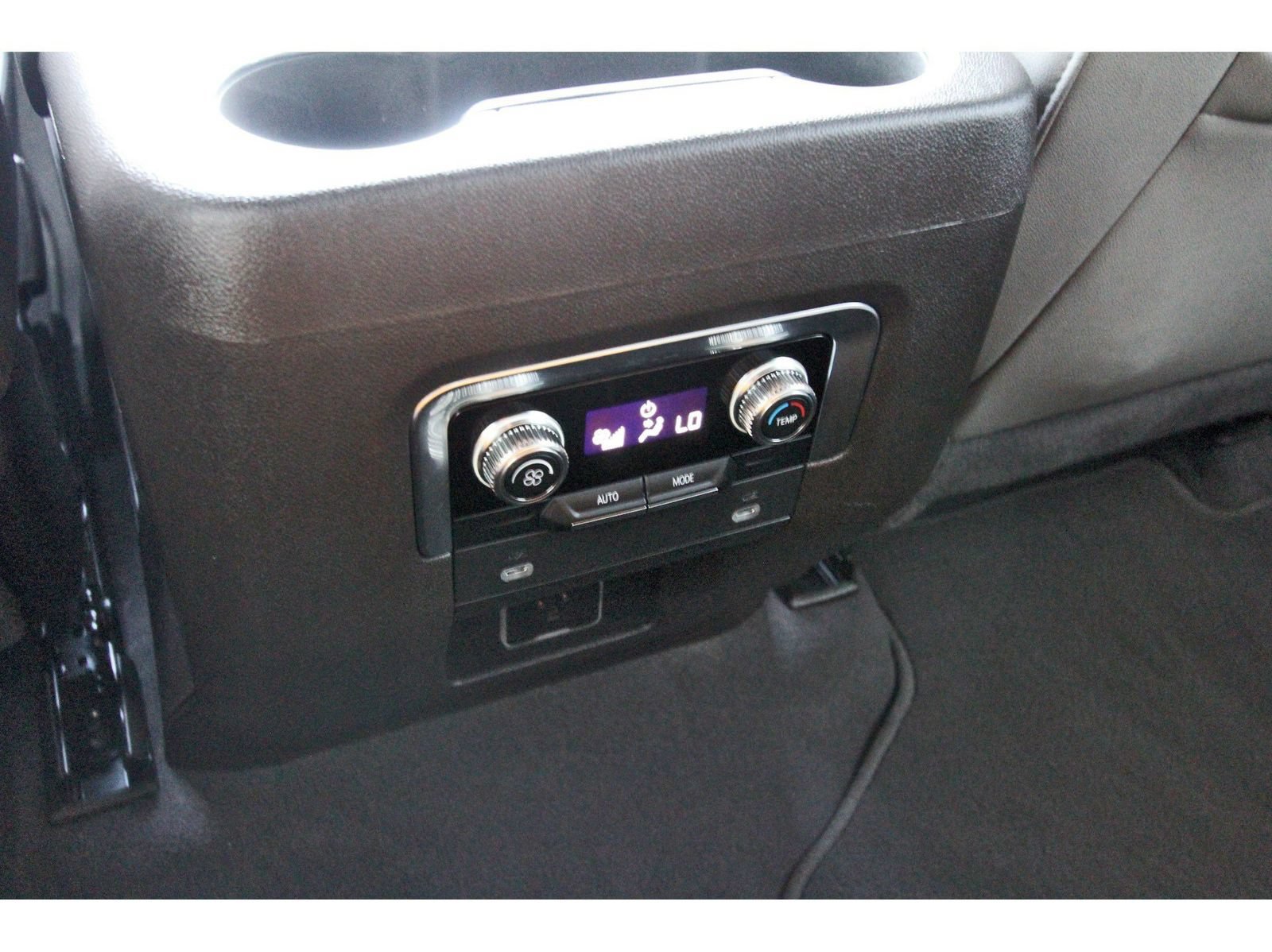 Used 2023 GMC Yukon XL SLT RWD image 16