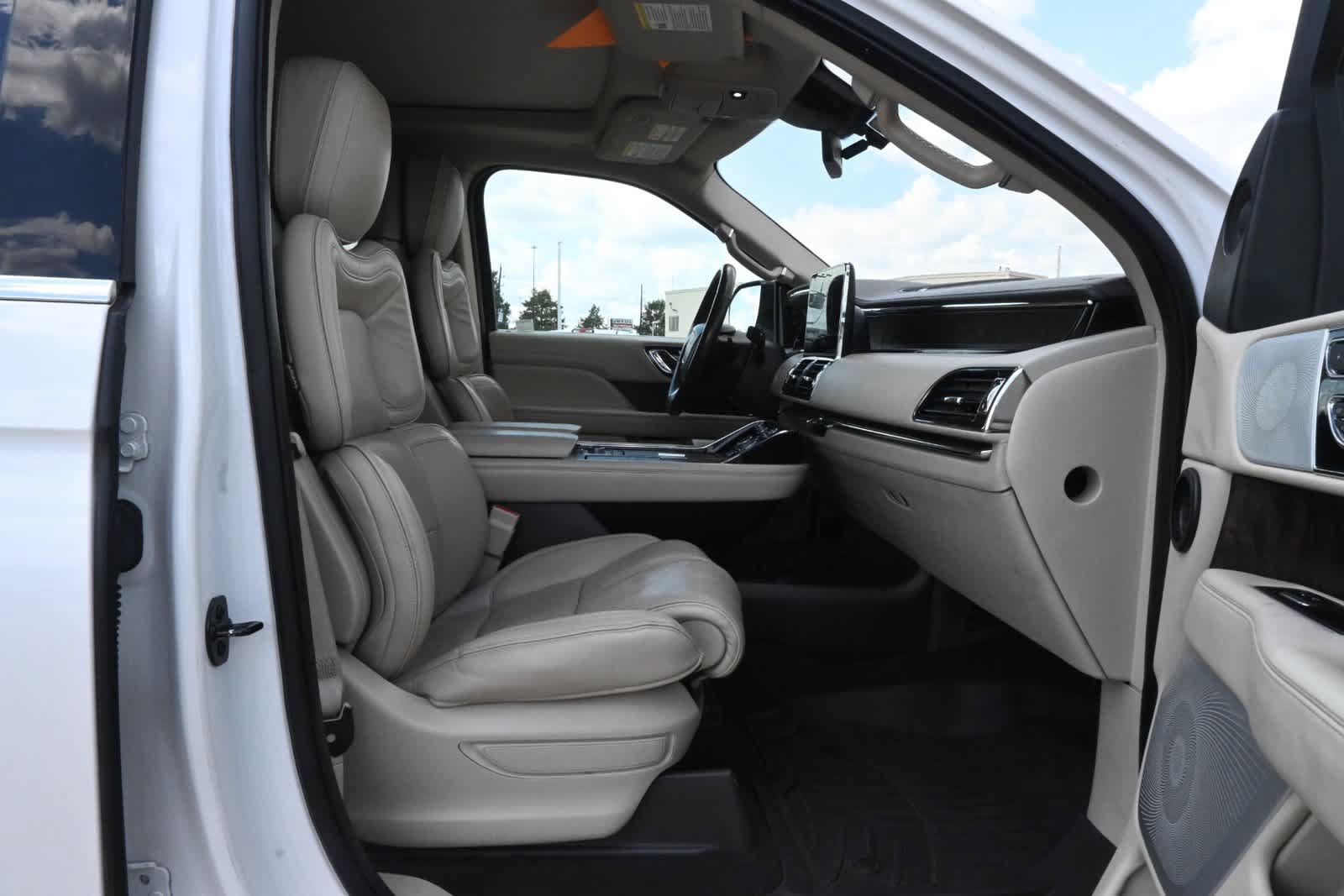 Used 2018 Lincoln Navigator L Reserve w/ Technology Package AWD/4WD image 17