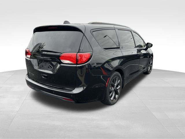 Used 2018 Chrysler Pacifica Touring-L Plus w/ S Appearance Package FWD image 7
