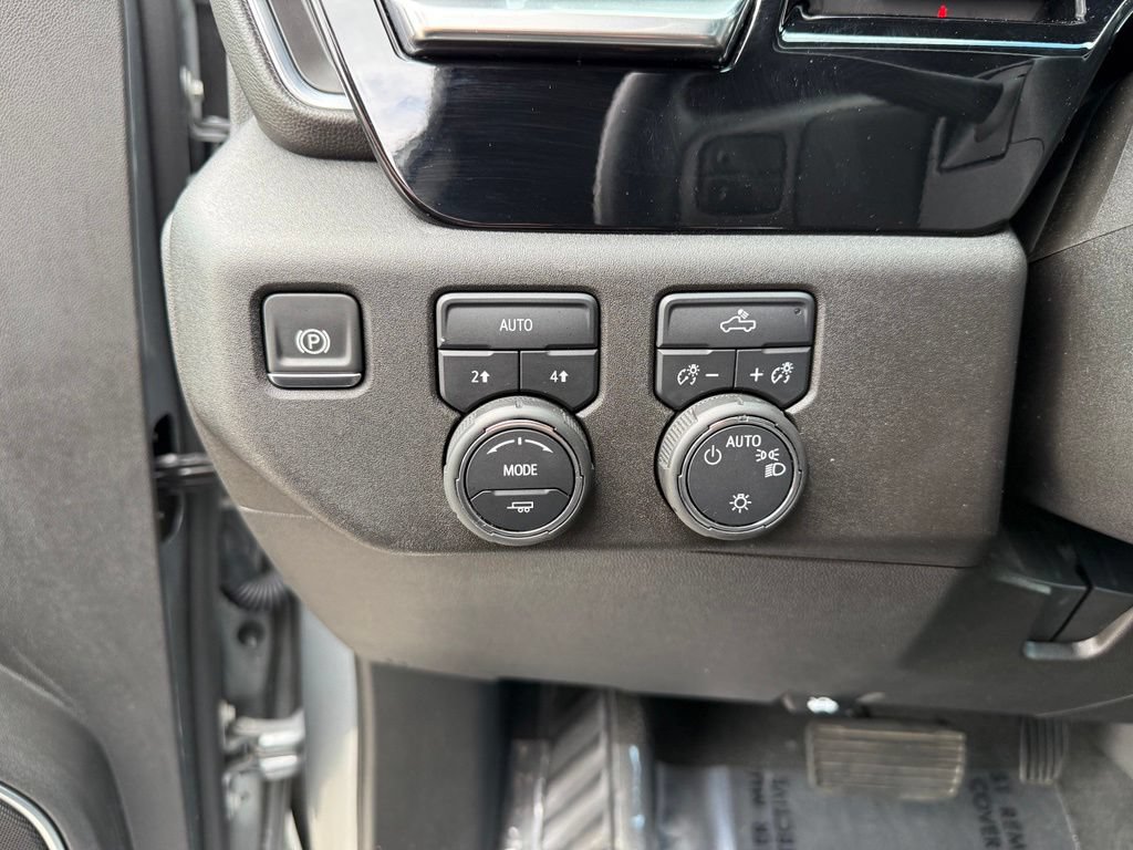 Used 2024 Chevrolet Silverado 1500 LT AWD/4WD image 7