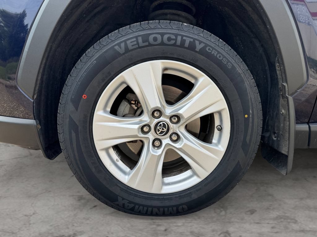 Certified 2019 Toyota RAV4 XLE w/ Convenience Package AWD/4WD image 9