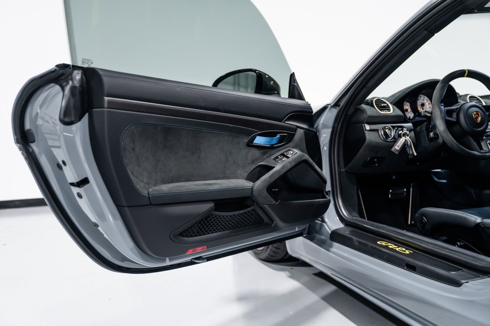 Used 2025 Porsche 718 Cayman GT4 RS image 25