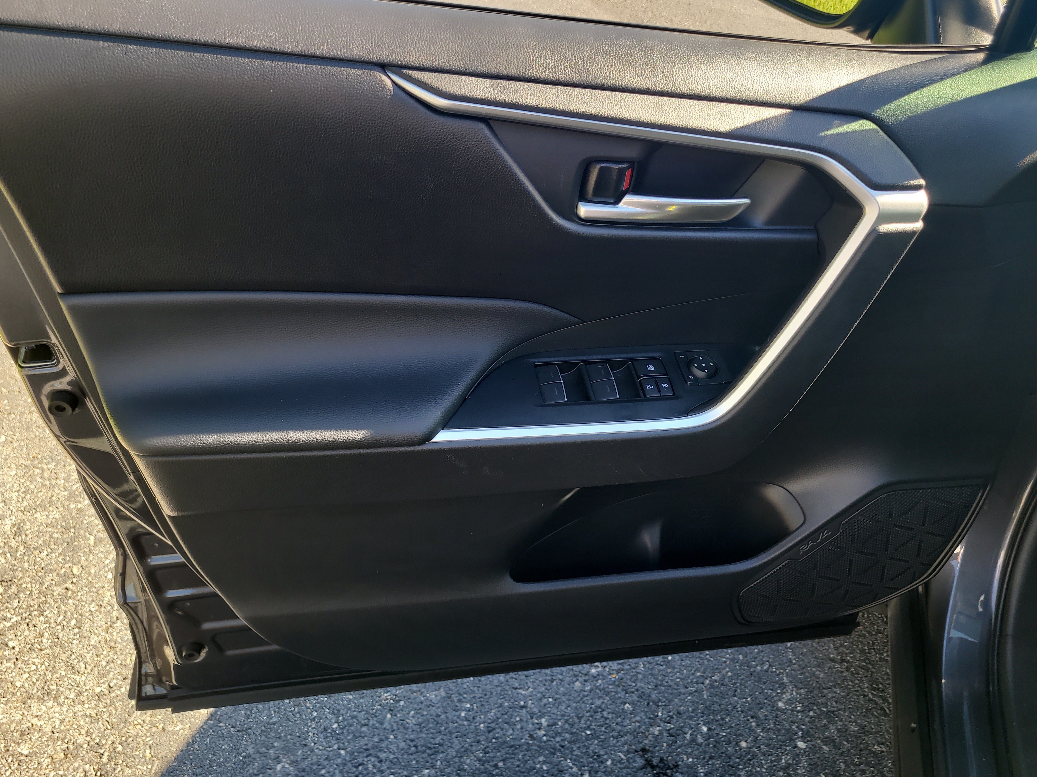 Certified 2025 Toyota RAV4 XLE AWD/4WD image 17