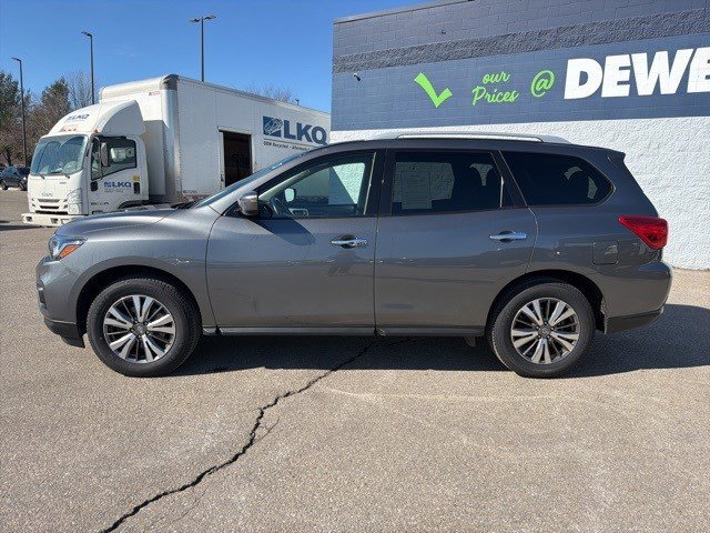 Used 2019 Nissan Pathfinder SV image 2