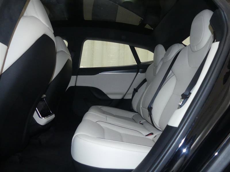 Used 2022 Tesla Model S Plaid image 21
