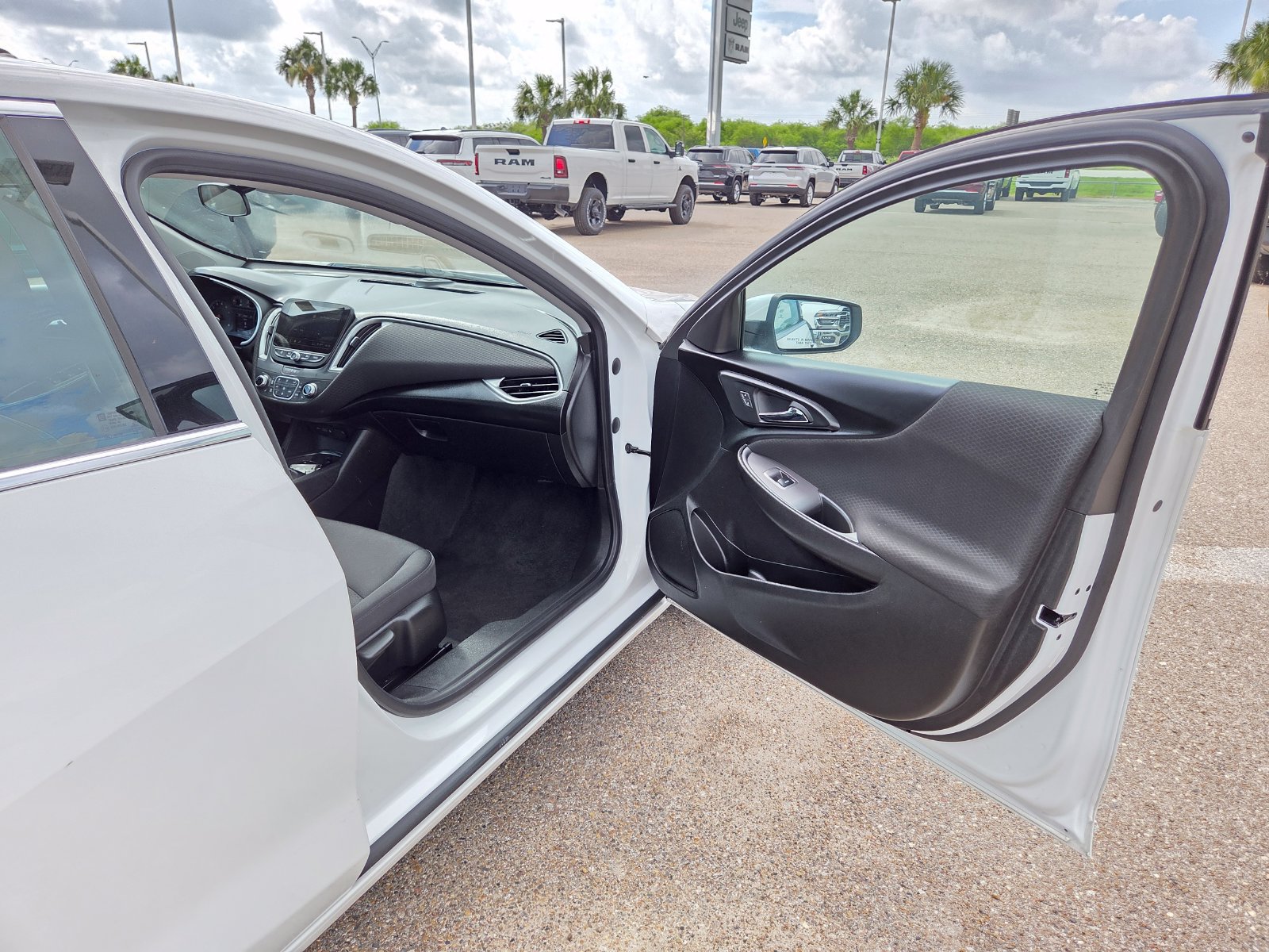 Used 2024 Chevrolet Malibu LT FWD image 18