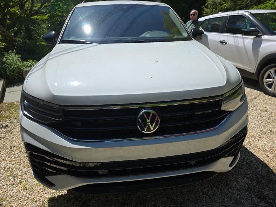 Used 2022 Volkswagen Tiguan SE R-Line AWD/4WD image 3