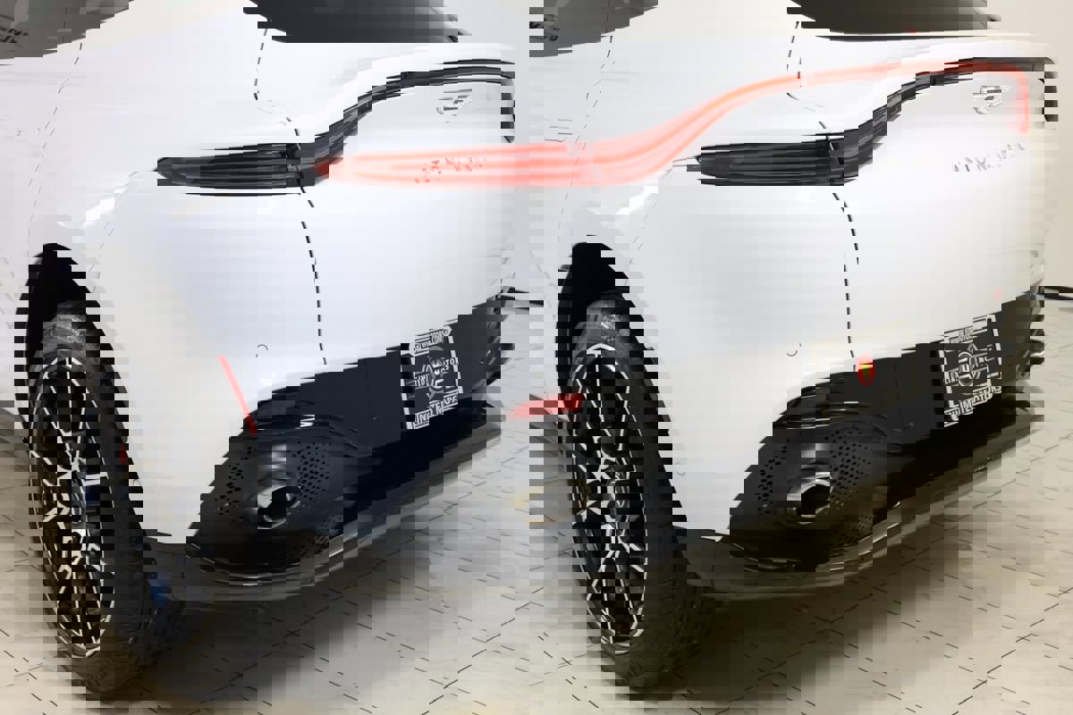 Used 2021 Aston Martin DBX image 43