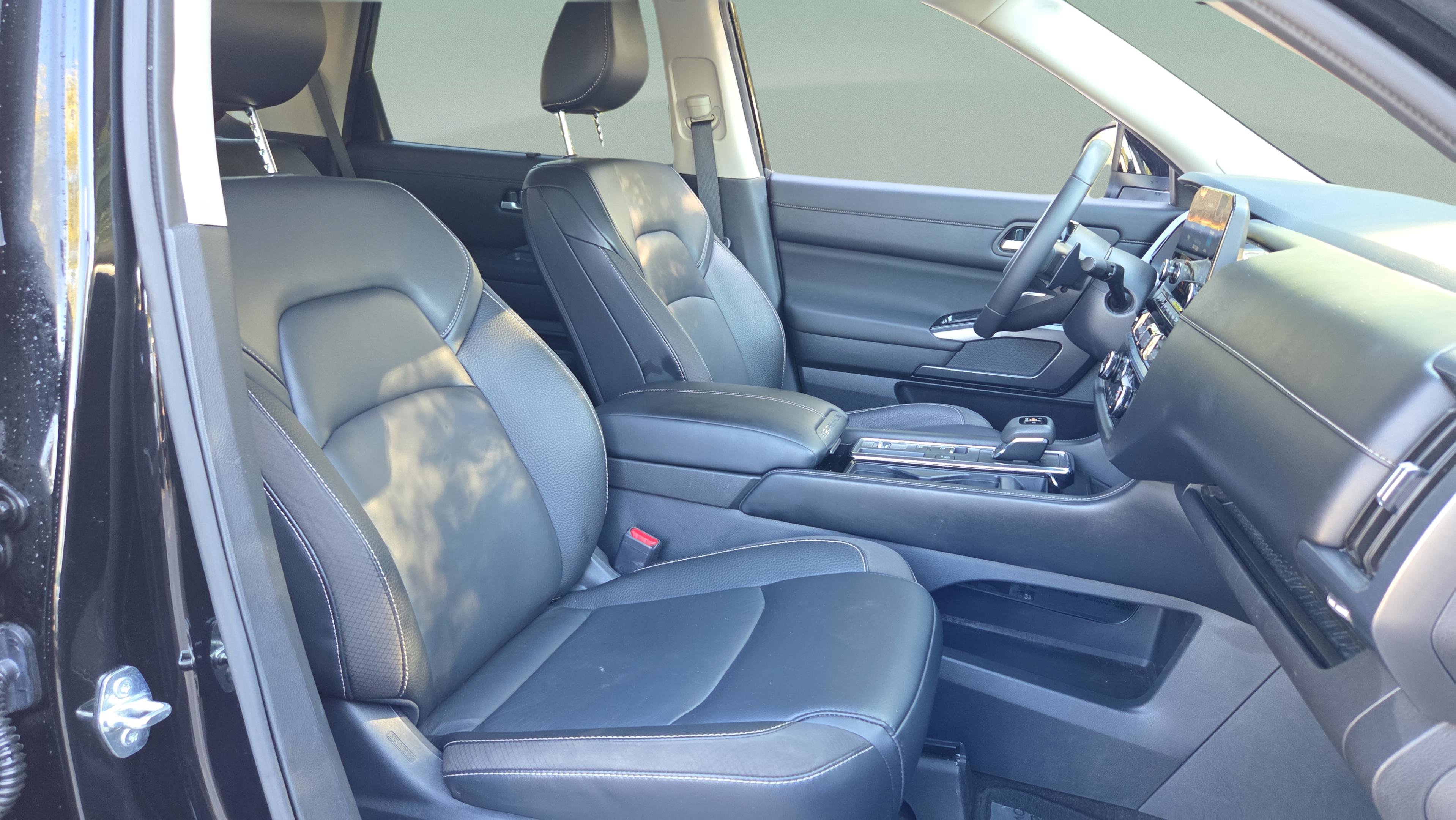Used 2023 Nissan Pathfinder SL w/ SL Premium Package FWD image 15