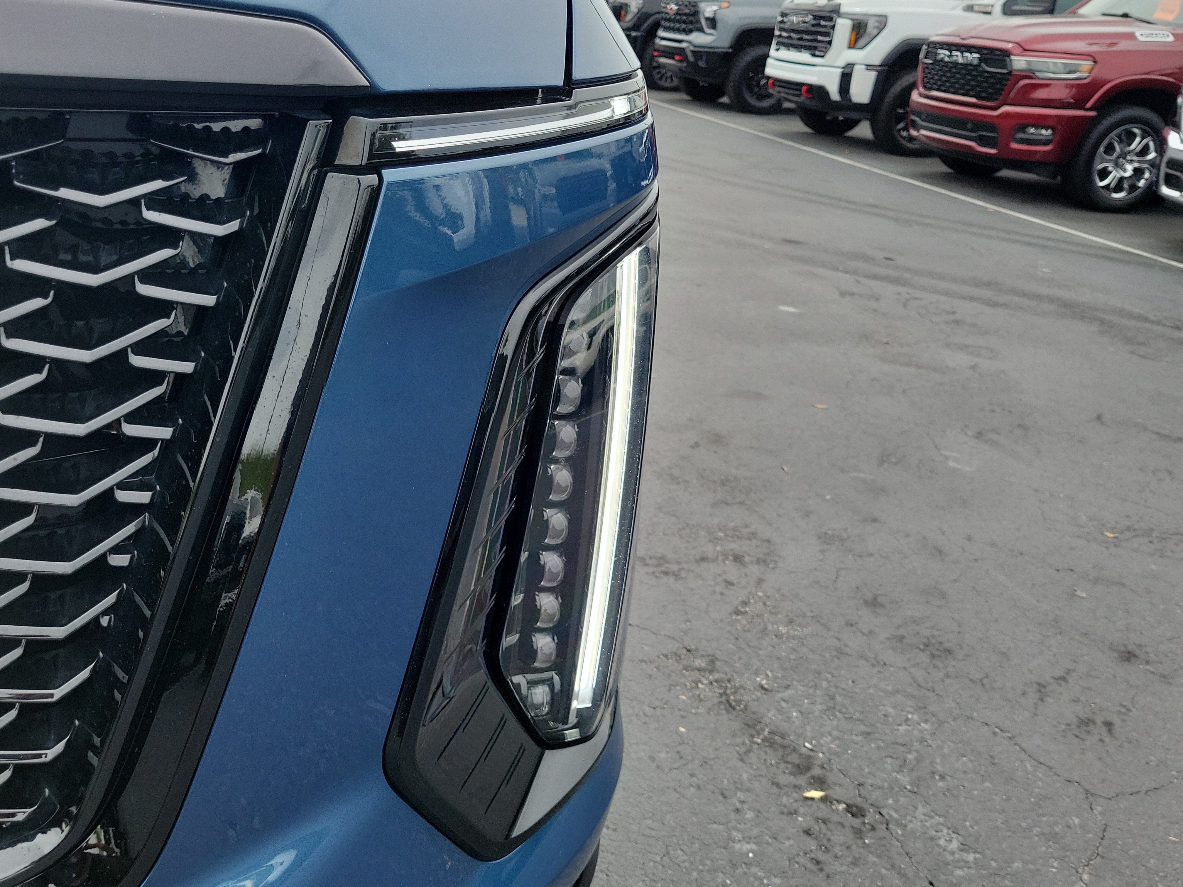Used 2025 Cadillac Escalade Sport Platinum AWD/4WD image 3