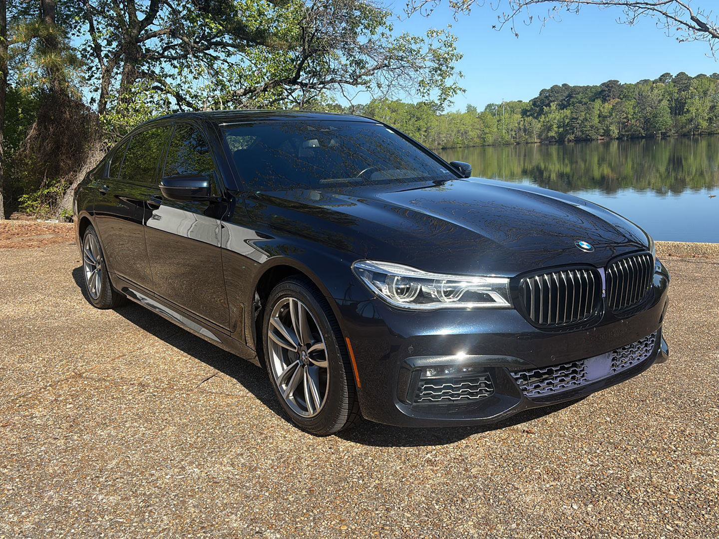 Used 2018 BMW 750i xDrive AWD/4WD image 1