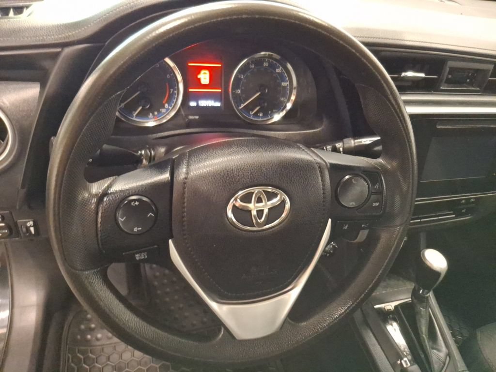 Used 2018 Toyota Corolla LE FWD image 16