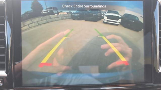 Certified 2024 Chrysler Pacifica Touring-L FWD image 37