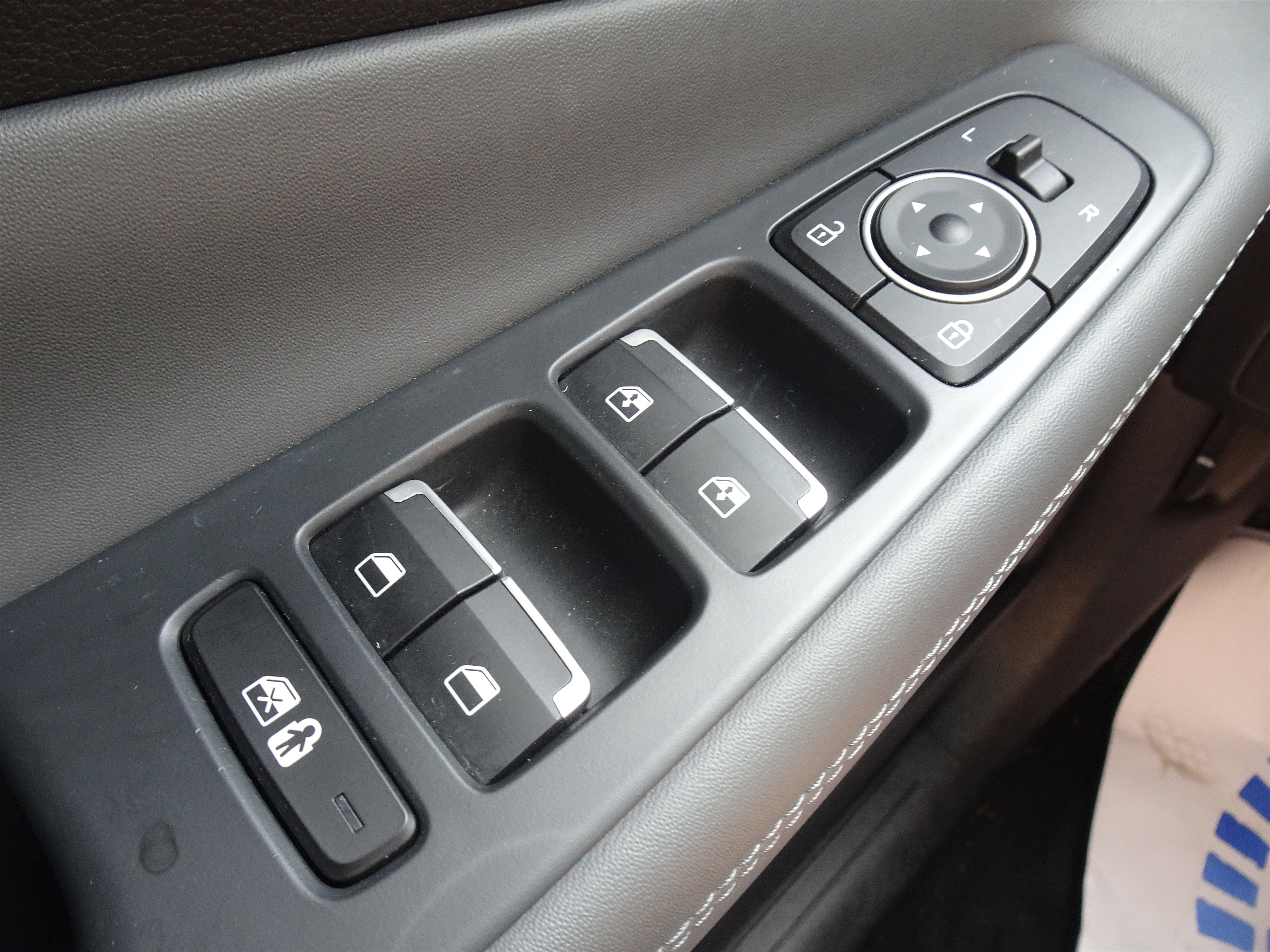 Used 2022 Hyundai Santa Fe SEL w/ Convenience + Premium Package AWD/4WD image 23