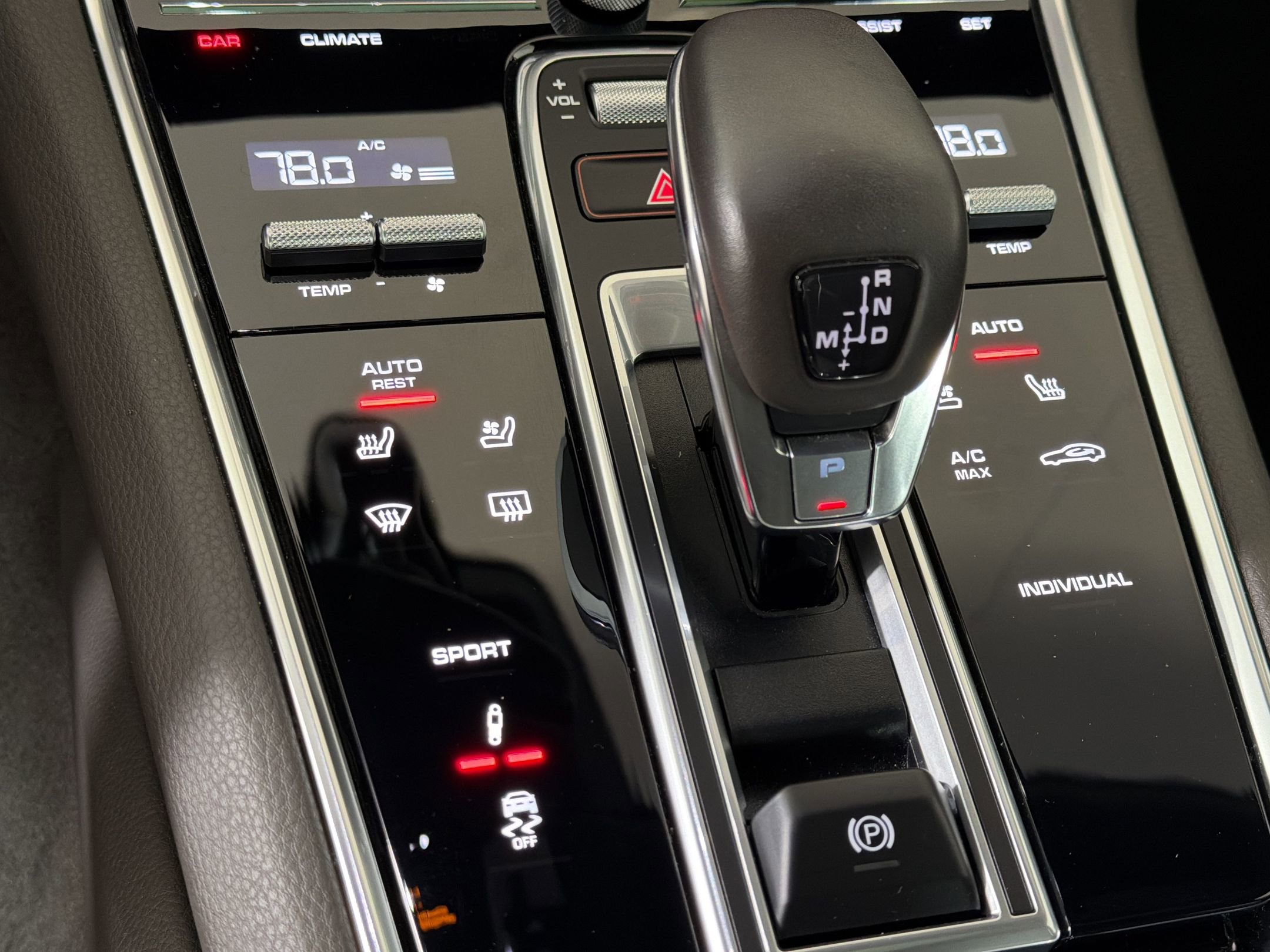 Certified 2022 Porsche Panamera 4 Platinum Edition AWD/4WD image 29