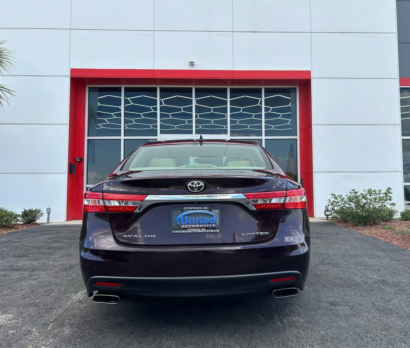 Used 2013 Toyota Avalon Limited image 5