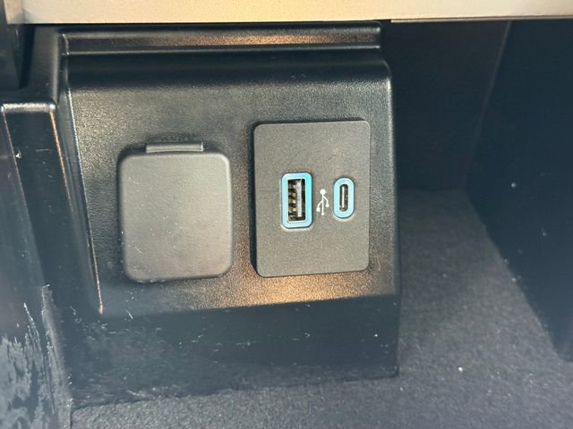 Used 2022 Ford Explorer XLT w/ Equipment Group 202A image 16