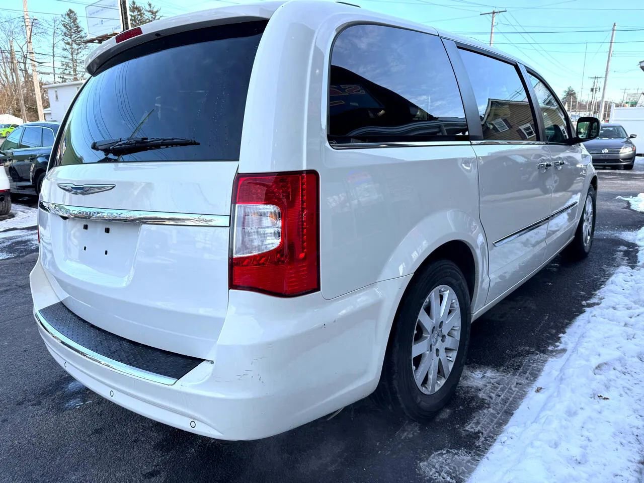 Used 2012 Chrysler Town & Country Touring-L w/ Entertainment Group #2 image 7