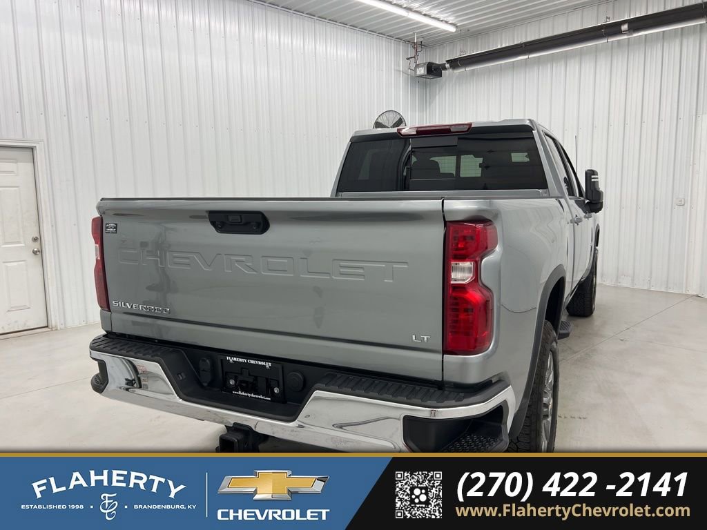 Used 2024 Chevrolet Silverado 2500 LT AWD/4WD image 3