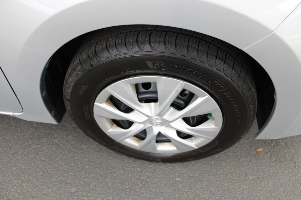 Used 2015 Toyota Corolla L FWD image 56