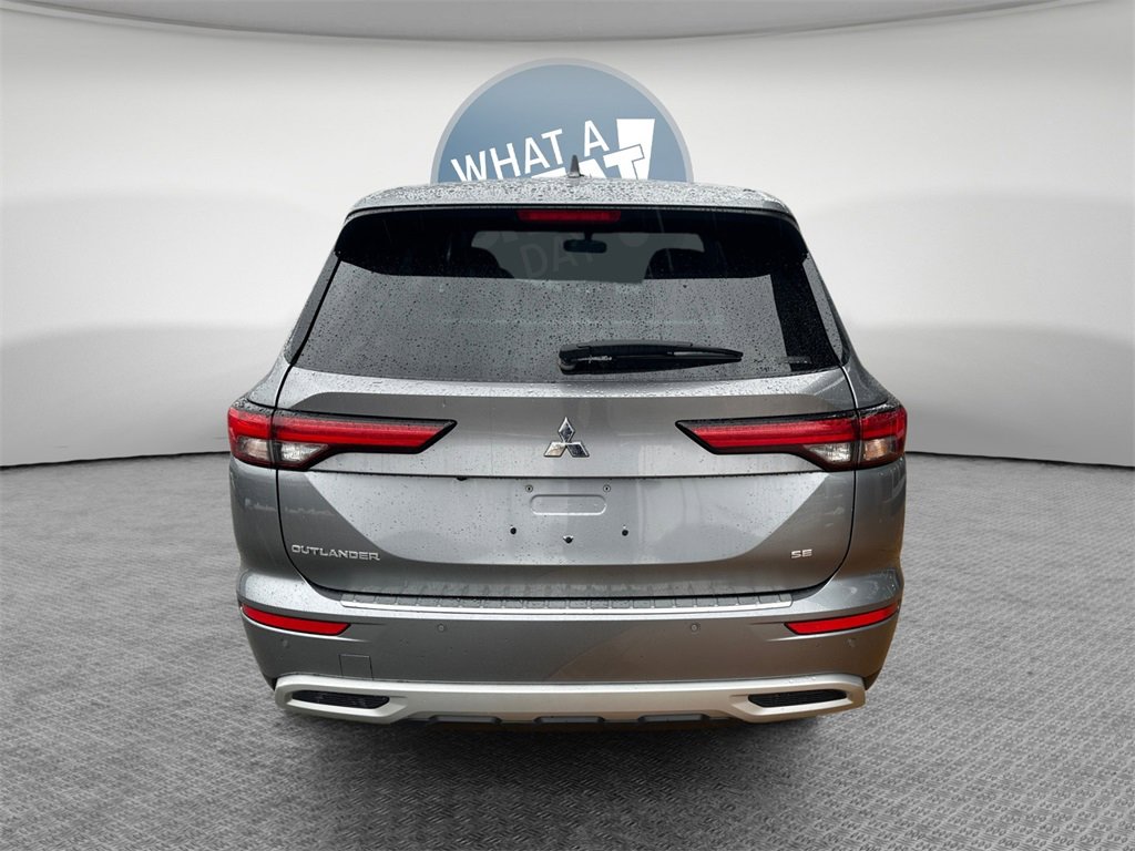 Used 2023 Mitsubishi Outlander SE image 5