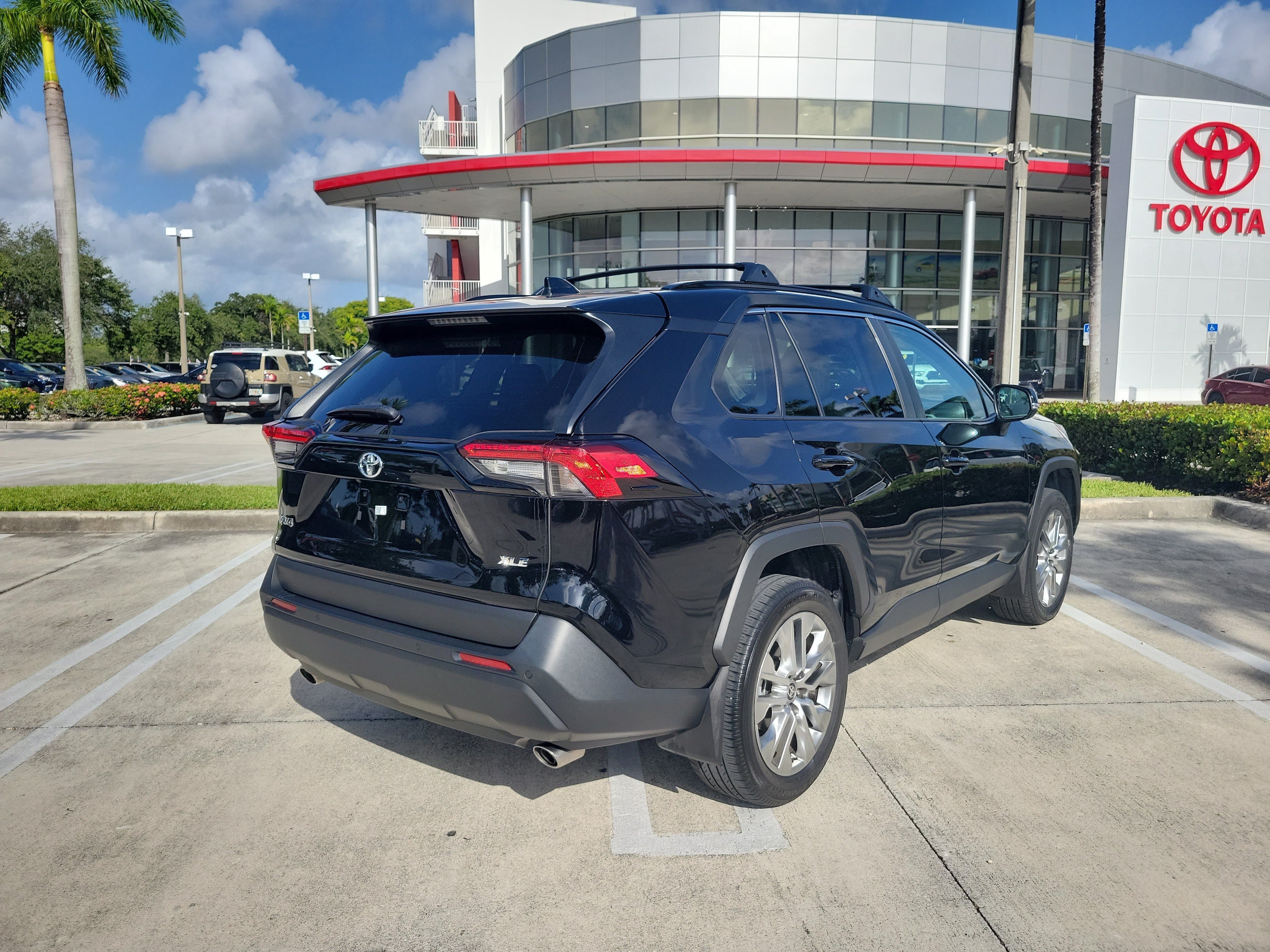 Used 2025 Toyota RAV4 XLE Premium w/ Weather Package FWD image 7