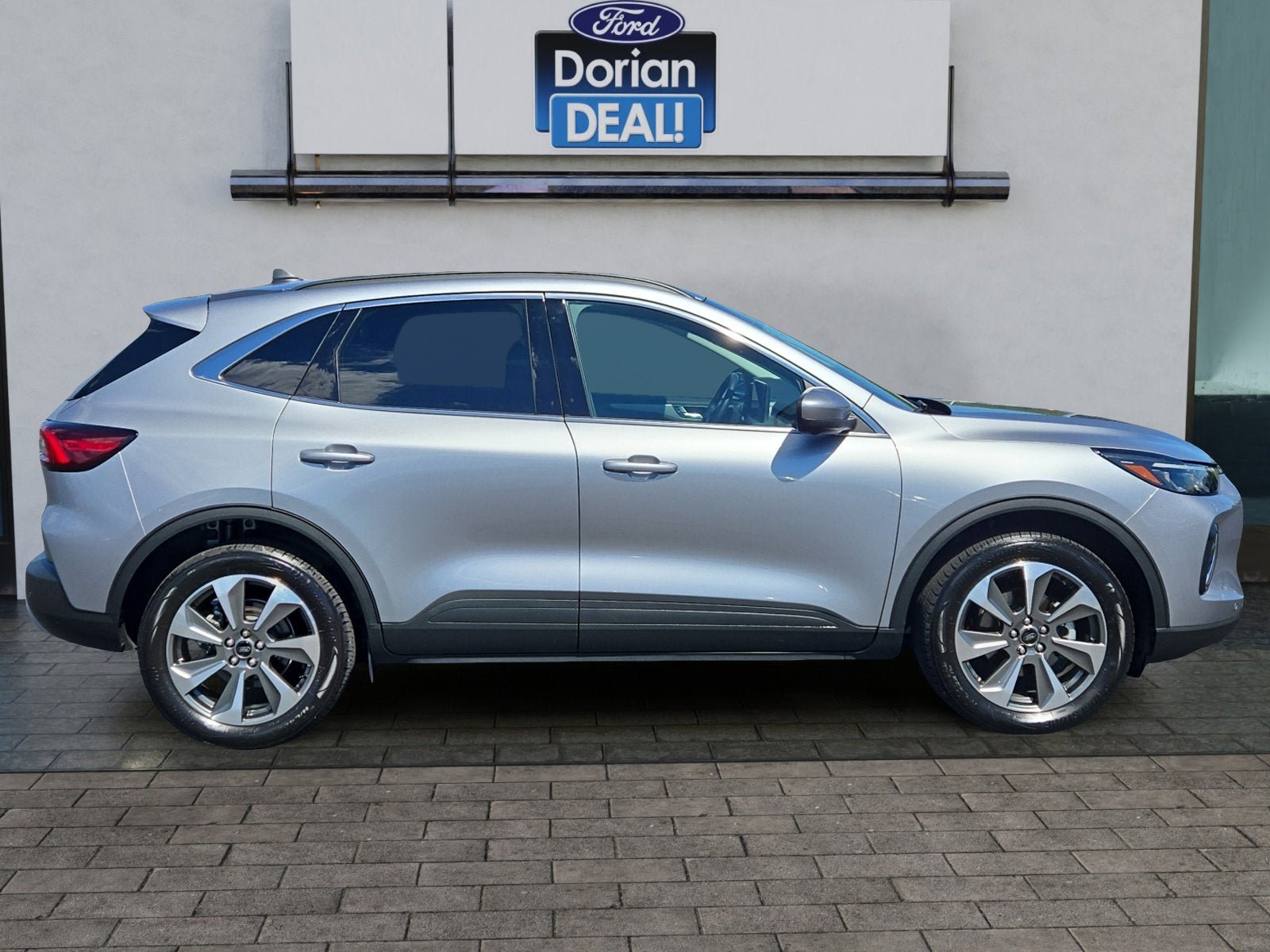 Used 2023 Ford Escape Platinum AWD/4WD image 2