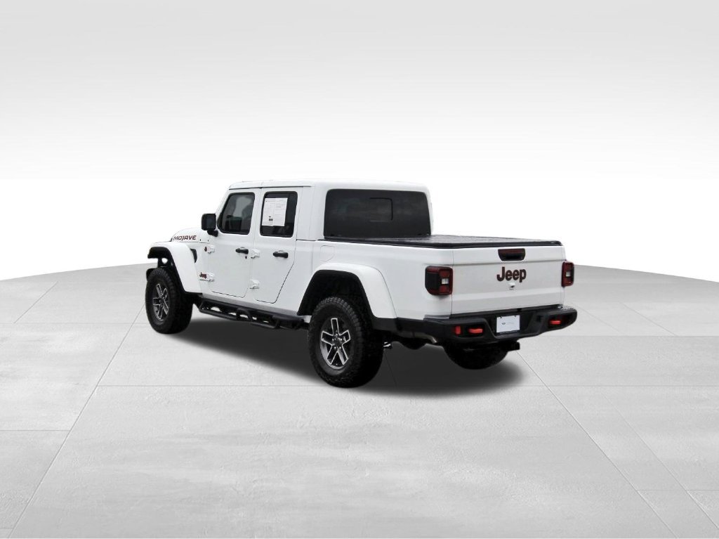 Used 2025 Jeep Gladiator Mojave w/ Convenience Group AWD/4WD image 3