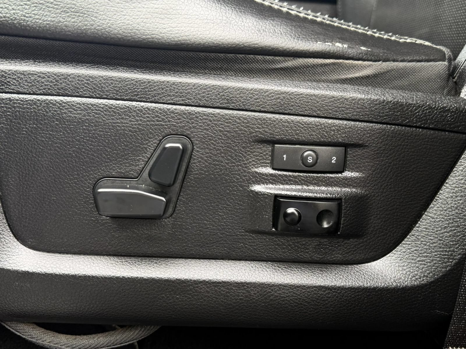 Used 2013 RAM 1500 Laramie AWD/4WD image 17