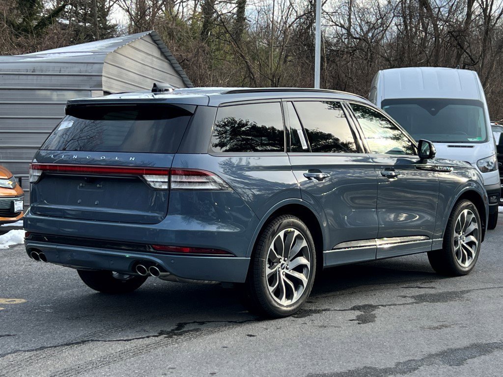 New 2026 Lincoln Aviator AWD w/ Jet Appearance Package image 4