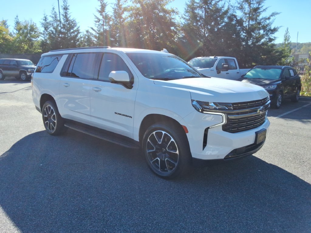 Certified 2022 Chevrolet Suburban RST w/ Luxury Package AWD/4WD image 3