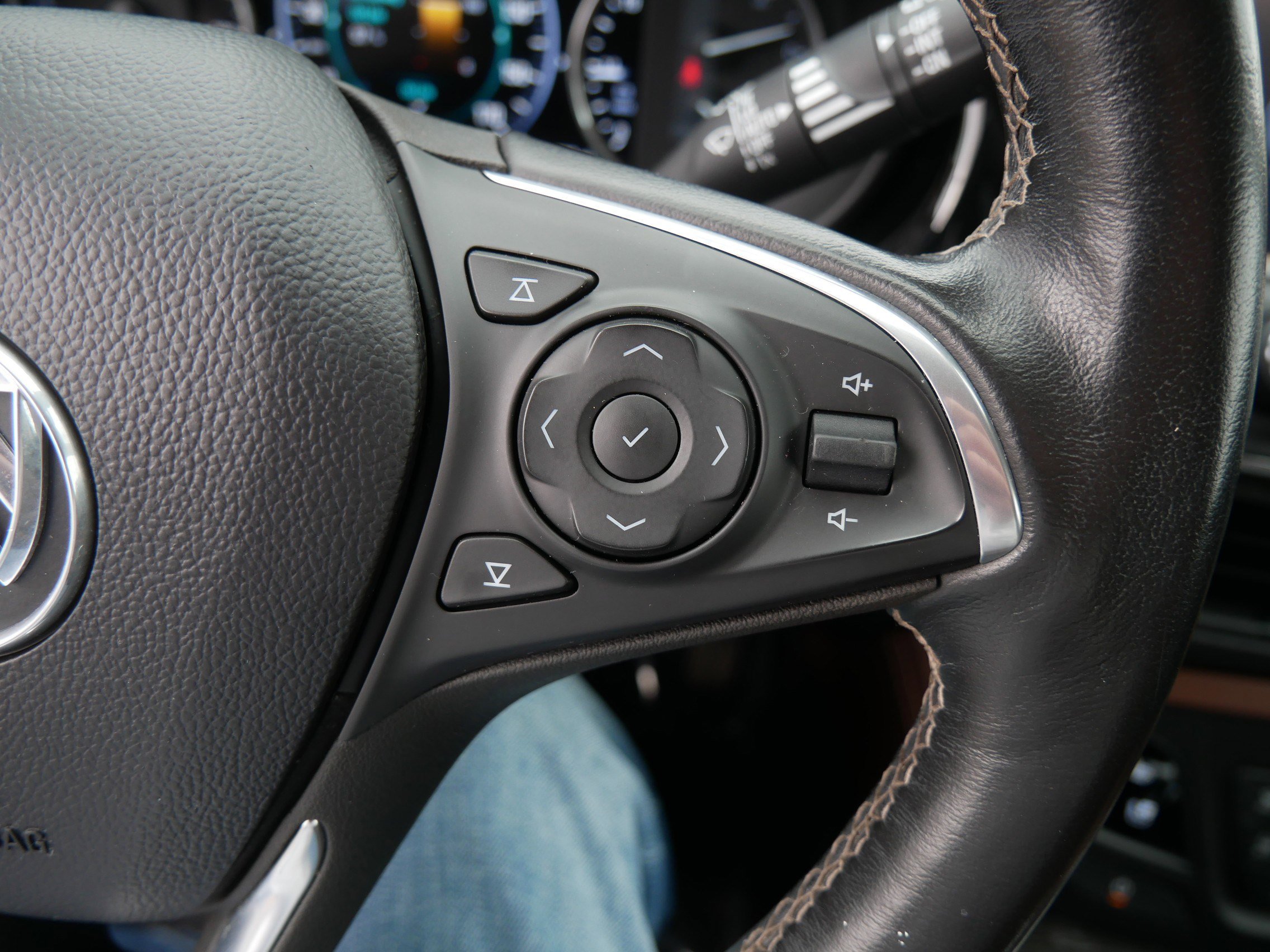 Used 2018 Buick Envision Premium w/ Driver Confidence Package image 30