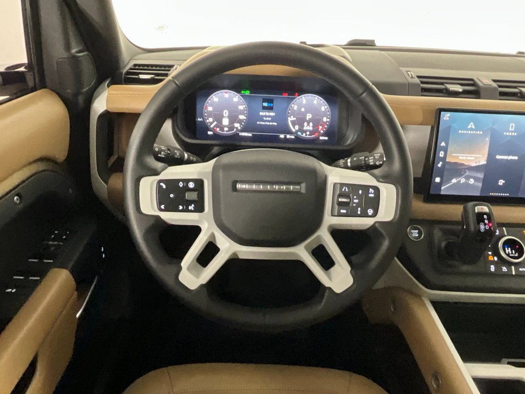 Used 2025 Land Rover Defender 130 X-Dynamic SE image 11