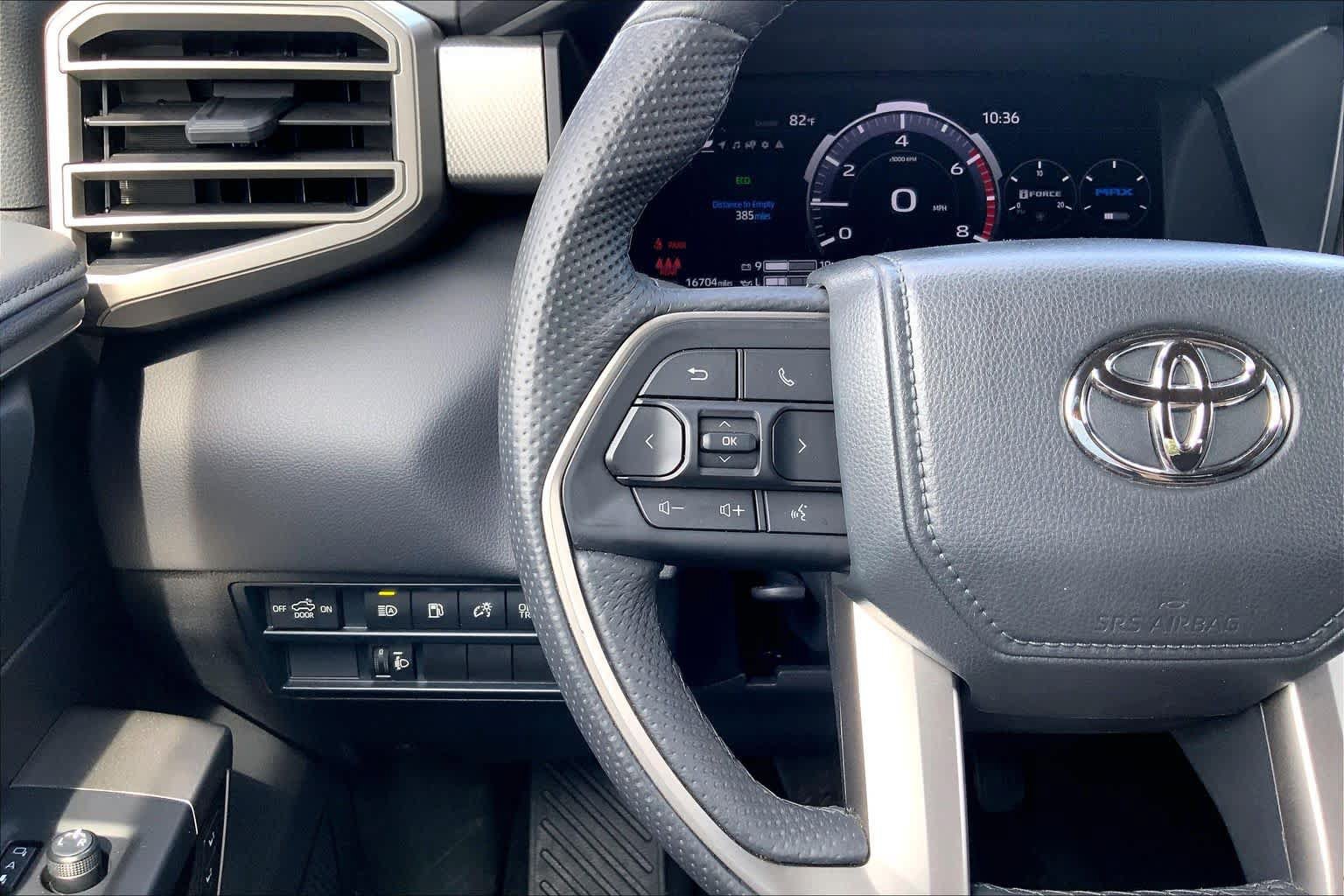Used 2025 Toyota Tundra Limited AWD/4WD image 23