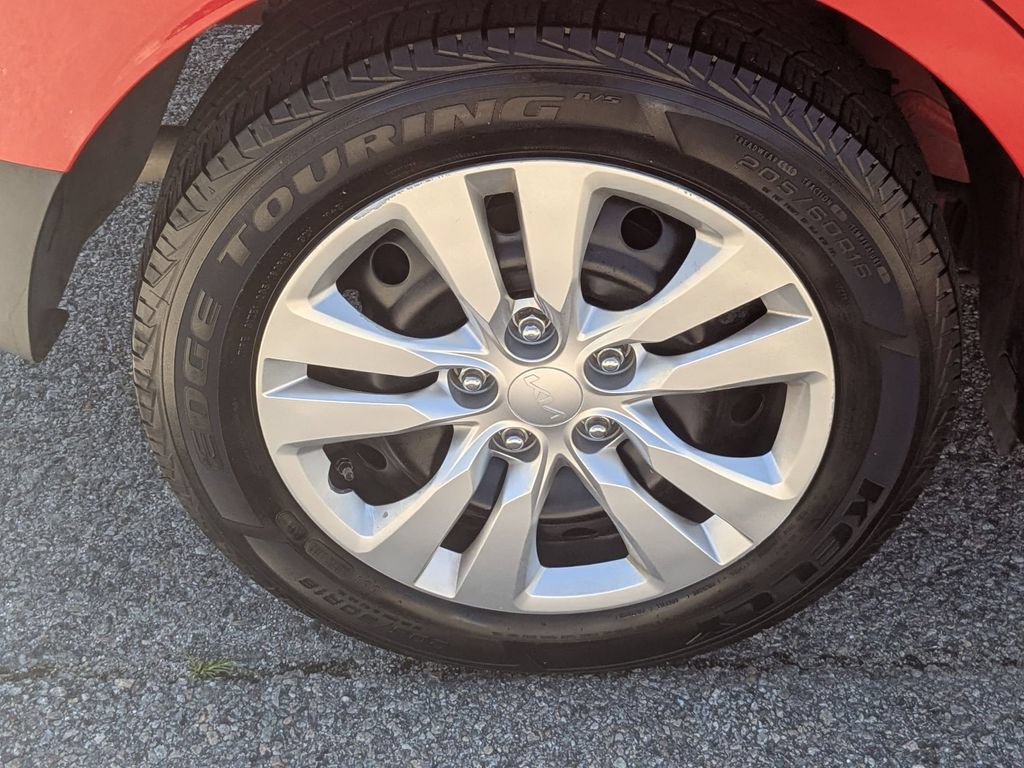 Used 2022 Kia Soul LX FWD image 12