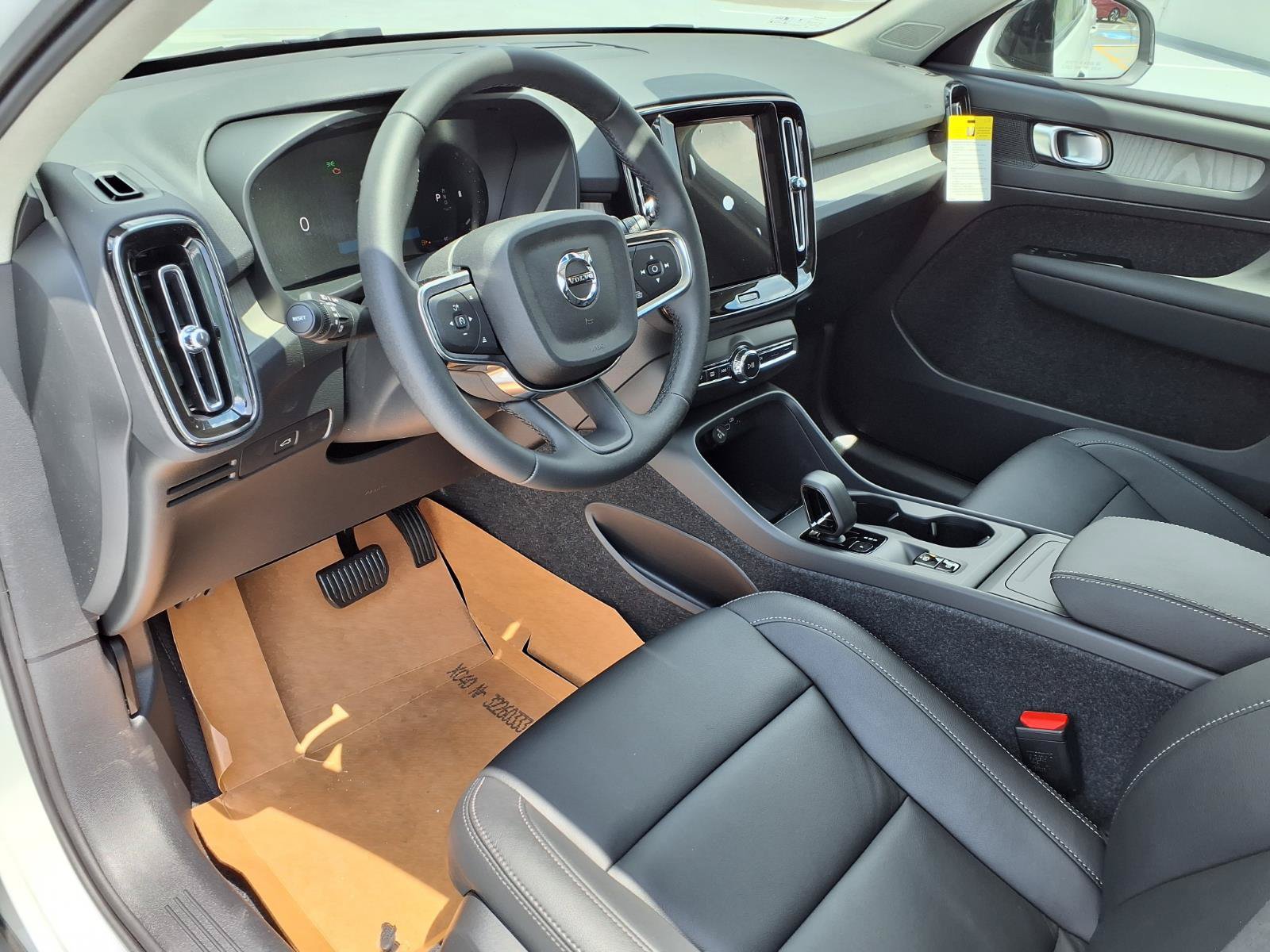 New 2026 Volvo XC40 B5 Core AWD/4WD image 12
