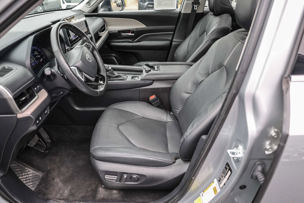 Certified 2024 Toyota Grand Highlander AWD image 11