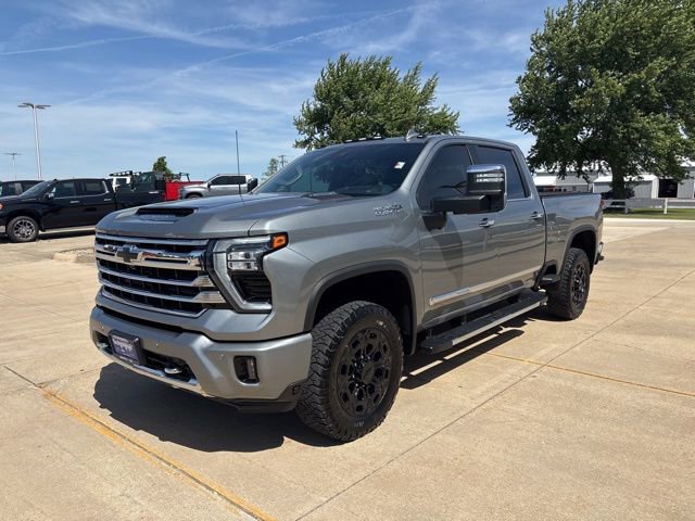 Used 2024 Chevrolet Silverado 2500 High Country w/ Technology Package AWD/4WD image 4