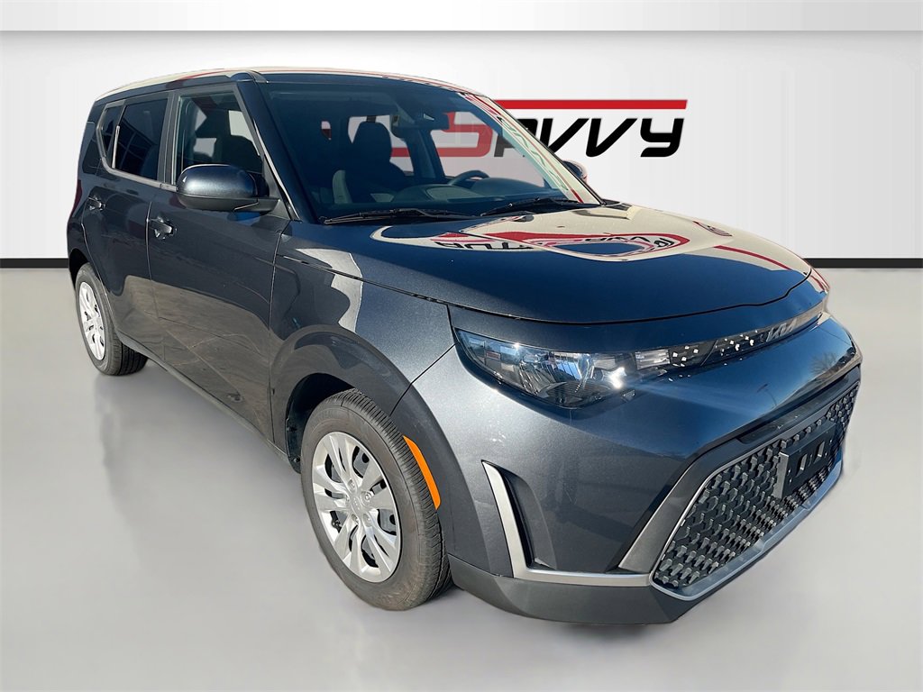 Used 2023 Kia Soul LX image 1