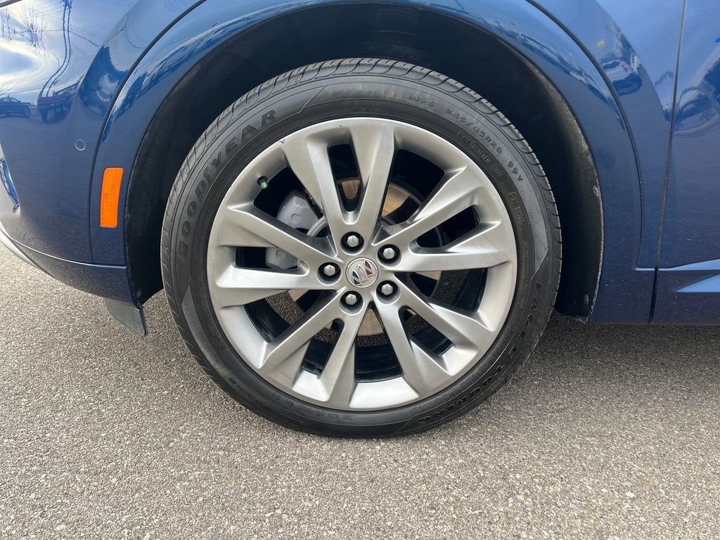 Used 2022 Buick Envision Avenir w/ Technology Package II image 32