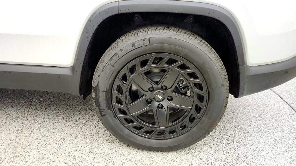 Used 2024 Rivian R1S Adventure AWD/4WD image 9