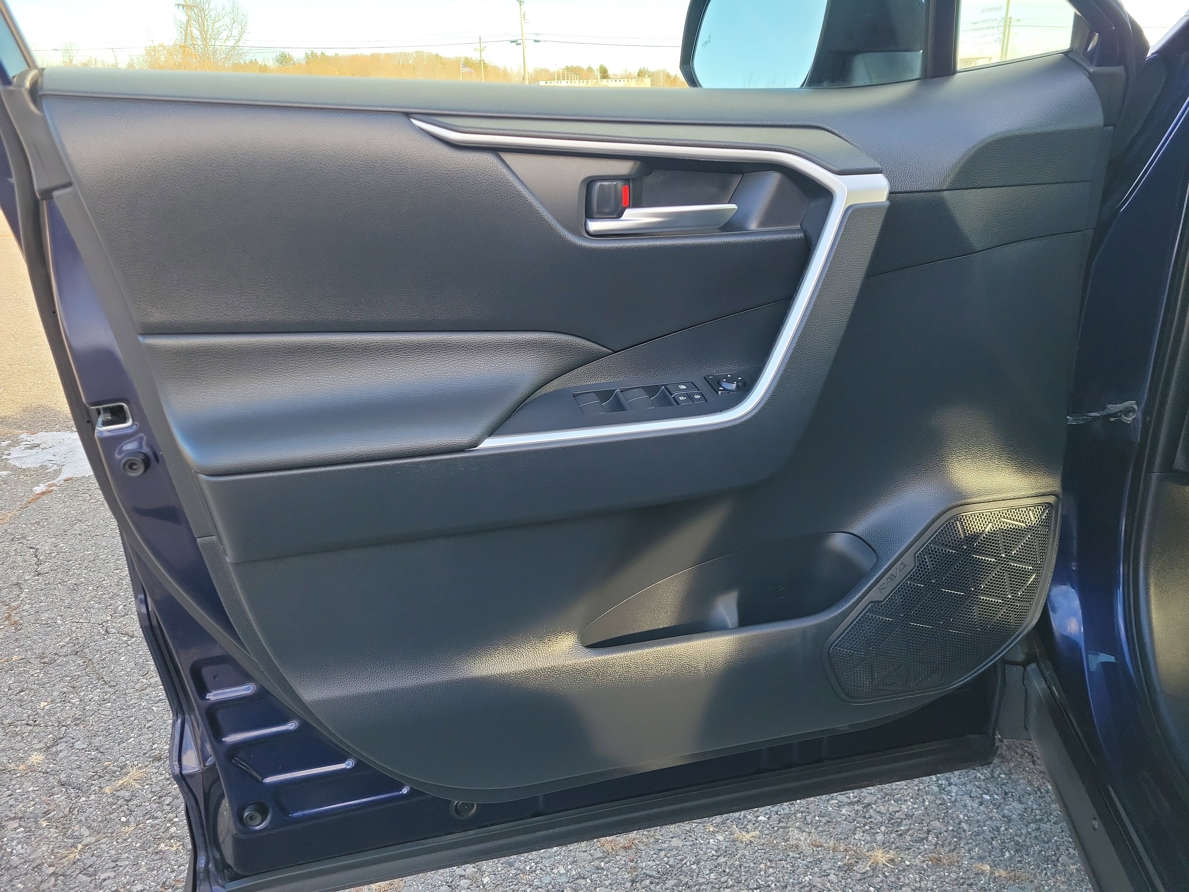 Used 2019 Toyota RAV4 XLE image 15