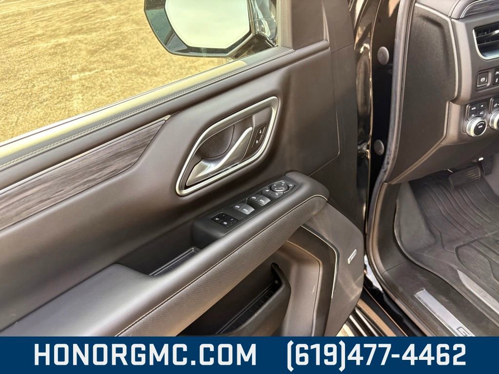 Used 2021 GMC Yukon SLT w/ SLT Premium Package image 16