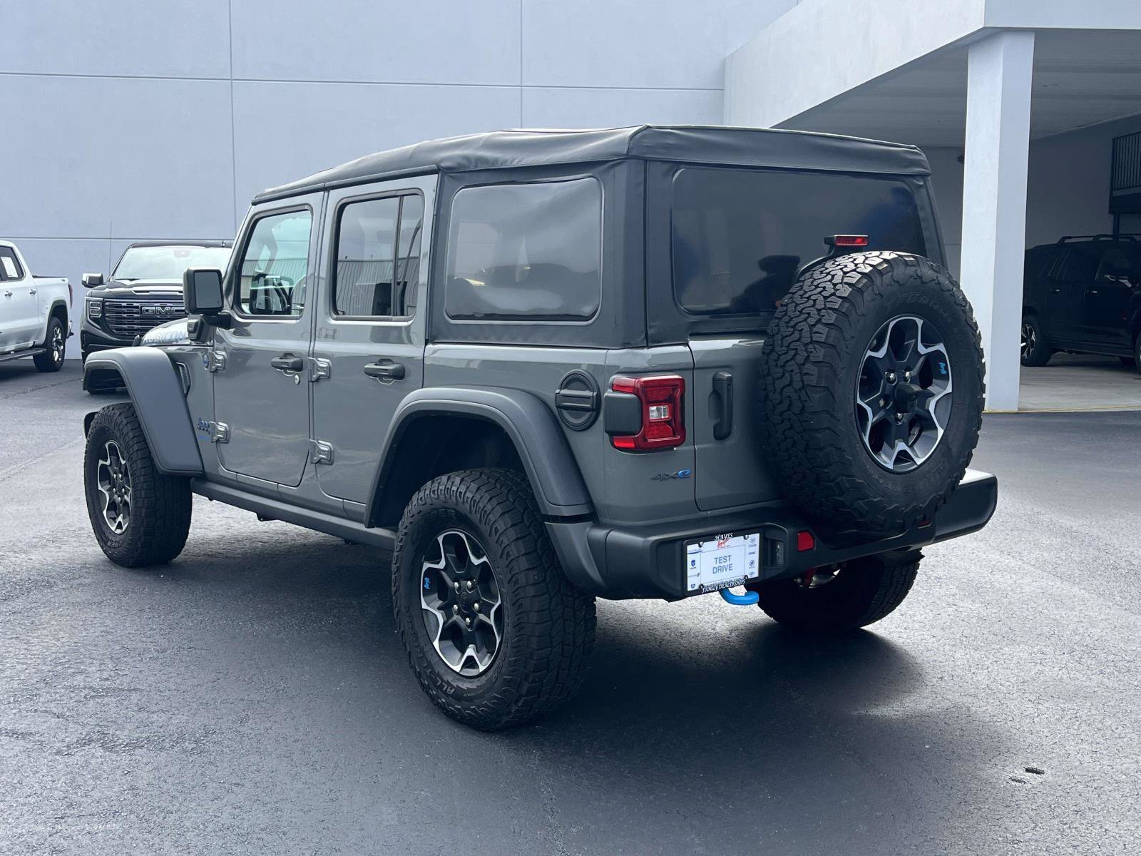 Used 2023 Jeep Wrangler Unlimited Rubicon 4xe w/ Cold Weather Group AWD/4WD image 5