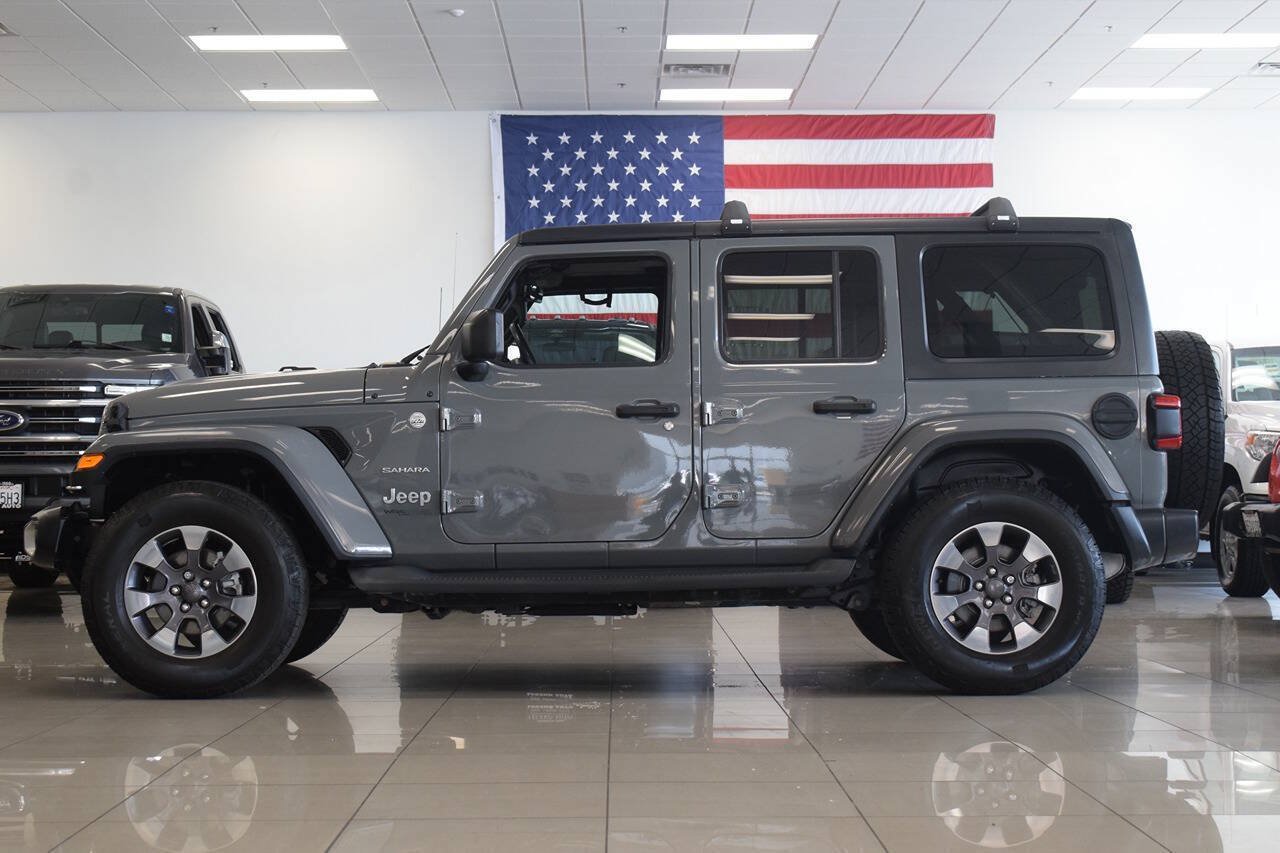Used 2018 Jeep Wrangler Unlimited Sahara AWD/4WD image 4