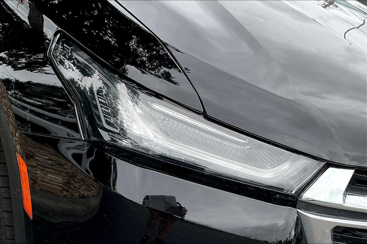 Used 2023 Chevrolet Traverse LT FWD image 28