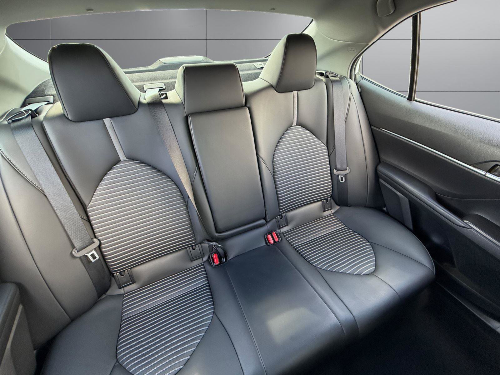 Used 2024 Toyota Camry SE image 19