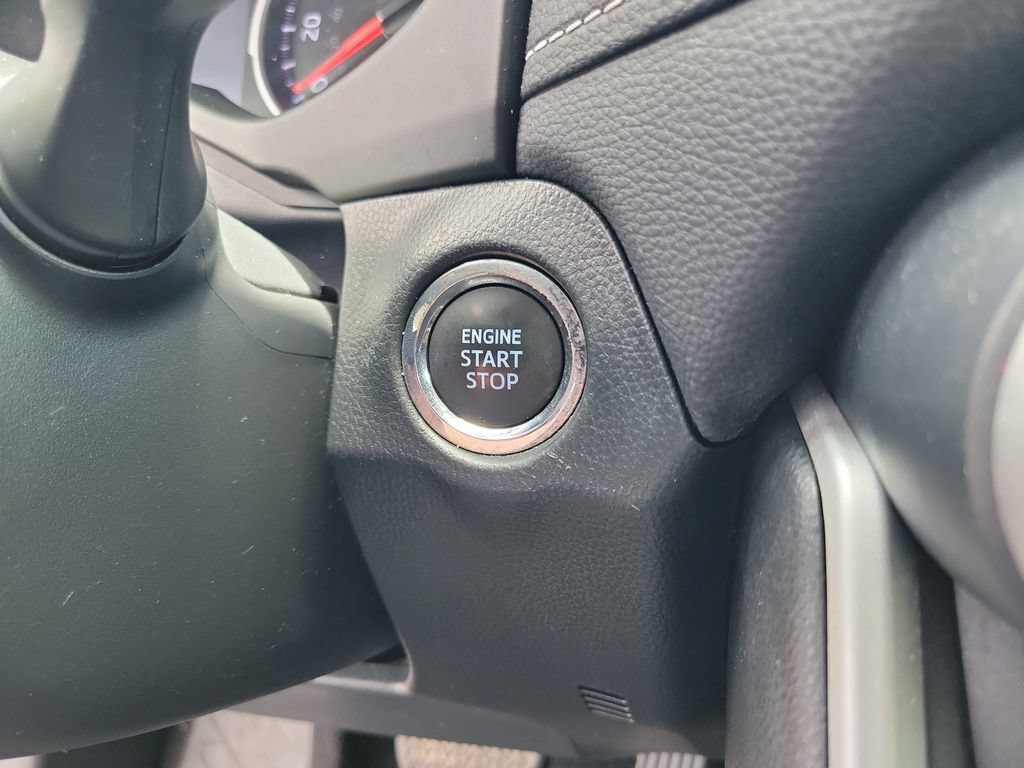 Used 2021 Toyota RAV4 XLE w/ Convenience Package FWD image 37