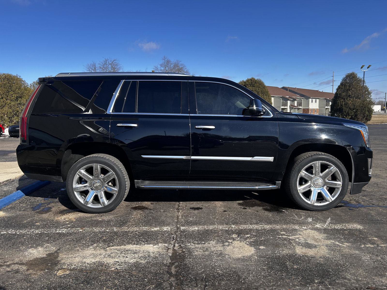 Used 2017 Cadillac Escalade Luxury image 4