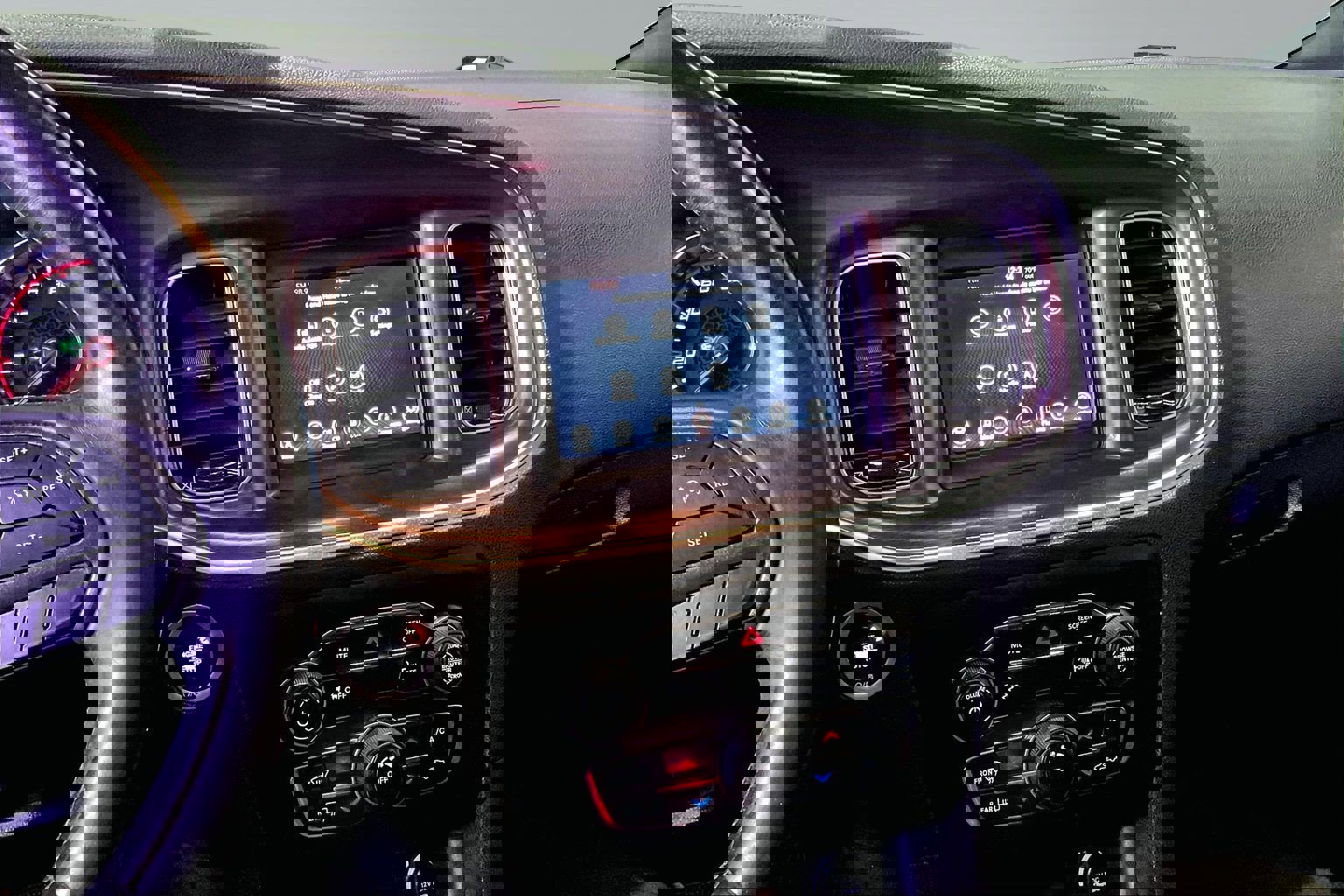 Used 2018 Dodge Charger SXT RWD image 9